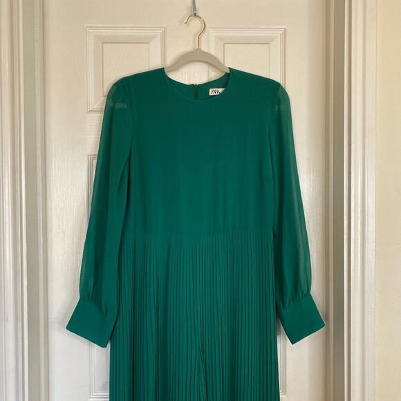 ZARA Green Pleated Jumpsuit Size Medium Long Sleeves Event Blogger Fave - Picture 4 of 9